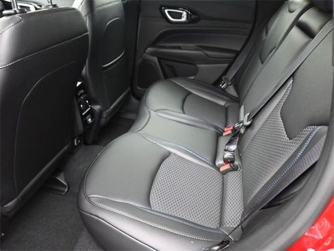 New 2026 Jeep Compass Latitude image 39