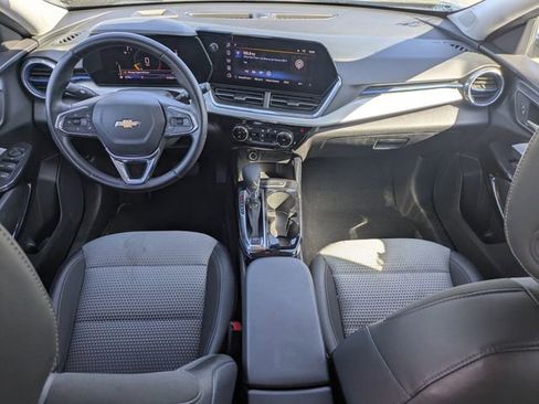 Used 2025 Chevrolet Trax LT w/ LT Convenience Package FWD image 15