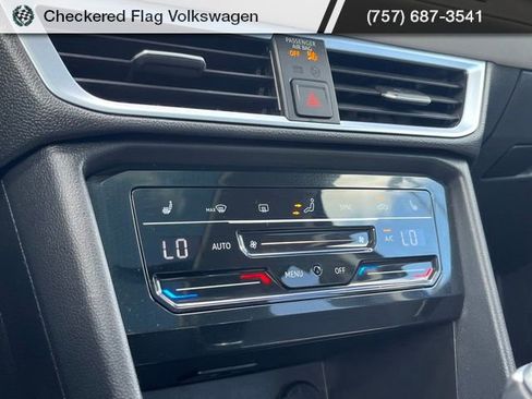 Used 2025 Volkswagen Taos SE image 41