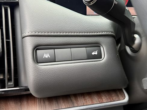Used 2025 Nissan Armada SL w/ Captain's Chari Seat Package RWD image 17
