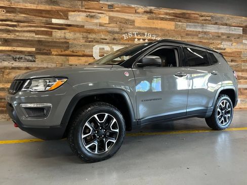 Used 2020 Jeep Compass Trailhawk AWD/4WD image 15