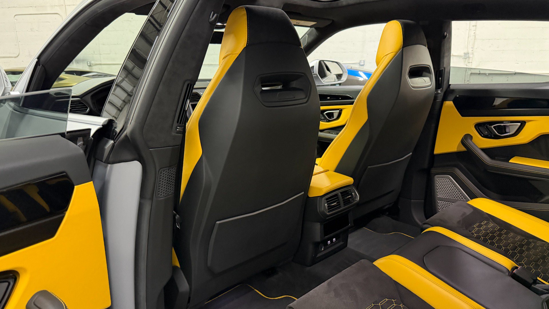 Used 2022 Lamborghini Urus AWD/4WD image 51