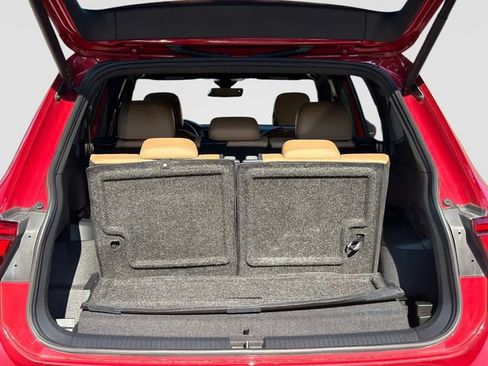 Used 2024 Volkswagen Tiguan SE R-Line w/ MDO Package, Three-Row FWD image 12