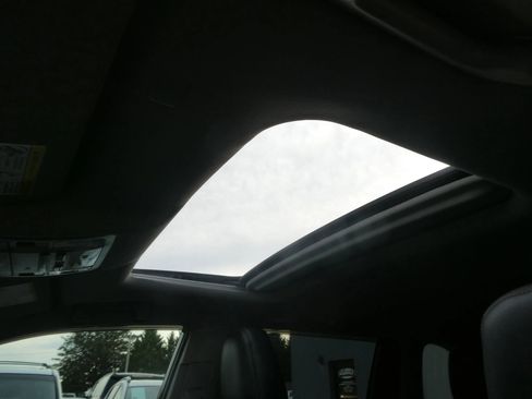 Used 2019 Toyota Highlander XLE image 11