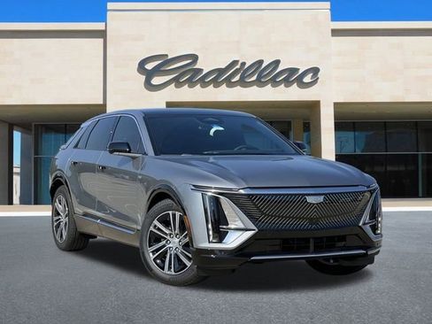 New 2026 Cadillac Lyriq Luxury image 2