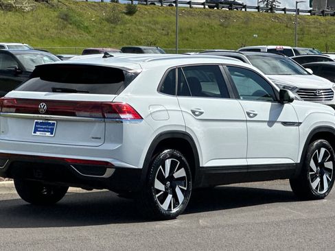 Used 2025 Volkswagen Atlas Cross Sport SE AWD/4WD image 3