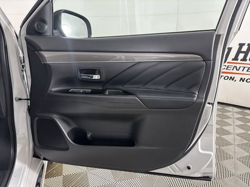 Used 2020 Mitsubishi Outlander SEL image 23