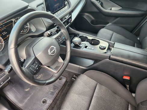 Used 2025 Nissan Rogue SV AWD/4WD image 13