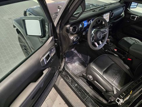 Used 2023 Jeep Wrangler Sahara image 19