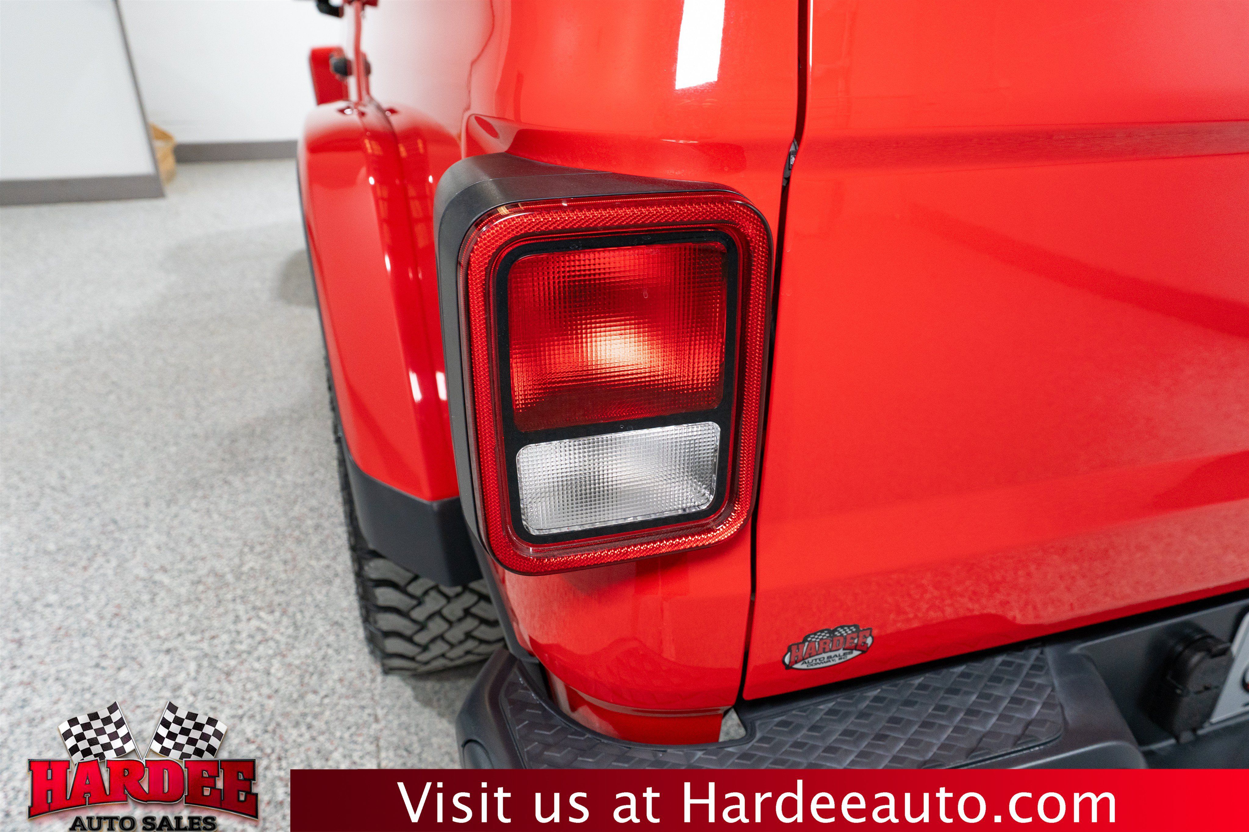 Used 2023 Jeep Gladiator Mojave w/ Cold Weather Group AWD/4WD image 9