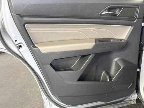 Used 2021 Volkswagen Atlas Cross Sport SEL R-Line image 34