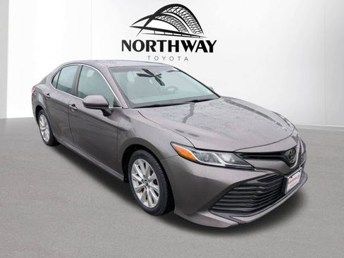 Used 2018 Toyota Camry LE FWD image 1