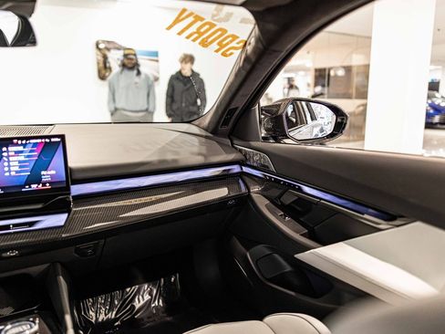 Used 2025 BMW M5 w/ Carbon Package image 38