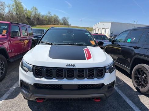 Used 2024 Jeep Compass Trailhawk w/ Trailhawk Elite Group image 3