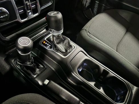 Used 2021 Jeep Wrangler Unlimited Sport S image 39