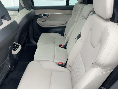 Certified 2025 Volvo XC90 B5 Plus image 28