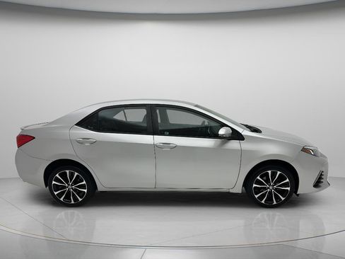 Used 2019 Toyota Corolla SE FWD image 2