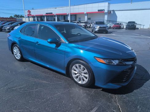 Used 2020 Toyota Camry LE w/ Convenience Package FWD image 7
