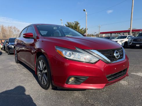 Used 2017 Nissan Altima 2.5 SV w/ Convenience Package image 3