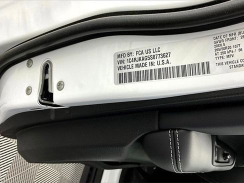 New 2025 Jeep Grand Cherokee L Altitude image 14