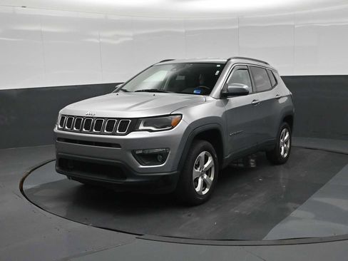 Used 2018 Jeep Compass Latitude w/ Popular Equipment Group AWD/4WD image 5
