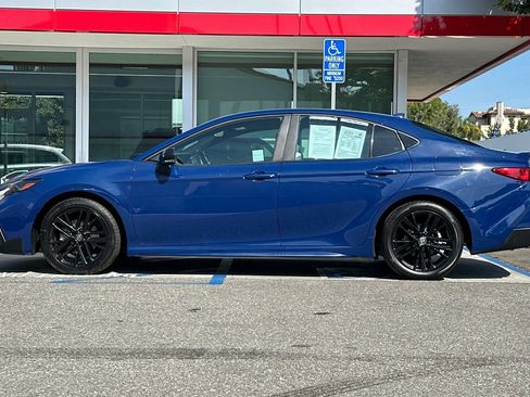 Used 2025 Toyota Camry SE w/ Convenience Package FWD image 7