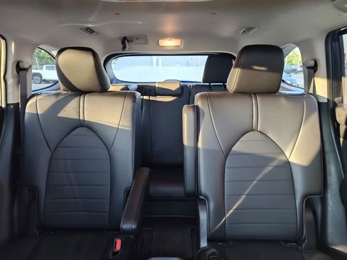 Used 2023 Toyota Highlander XLE AWD/4WD image 10