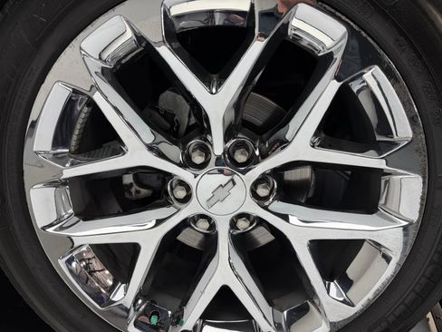 Used 2017 Chevrolet Suburban Premier AWD/4WD image 8