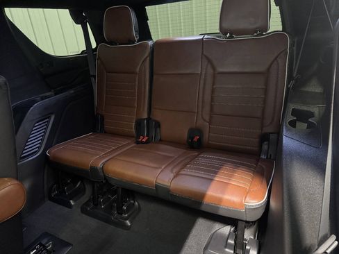 Used 2023 GMC Yukon Denali Ultimate AWD/4WD image 17