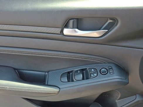 Used 2020 Nissan Altima 2.5 S FWD image 12