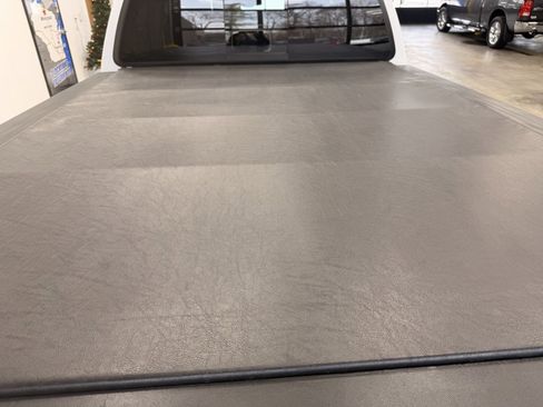 Used 2018 GMC Canyon SLT image 12