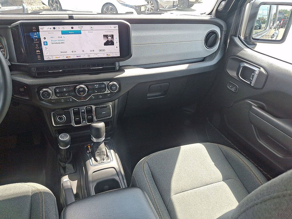 Used 2025 Jeep Gladiator Sport AWD/4WD image 11