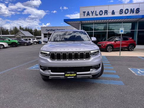 Used 2022 Jeep Wagoneer Series II AWD/4WD image 2