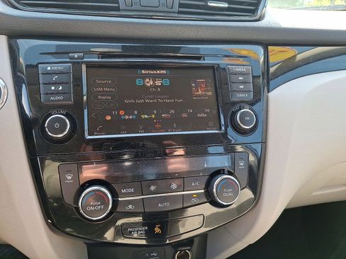 Used 2019 Nissan Rogue Sport SV AWD/4WD image 14