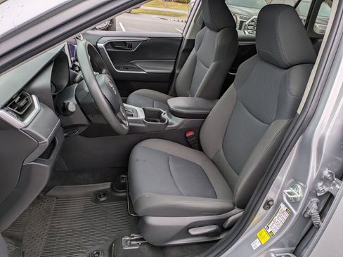 Used 2023 Toyota RAV4 LE AWD/4WD image 7