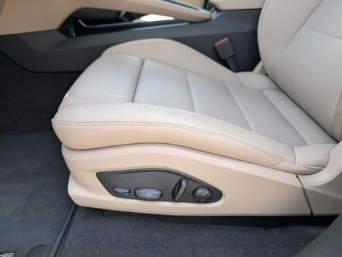 Certified 2025 Porsche Macan Electric image 29