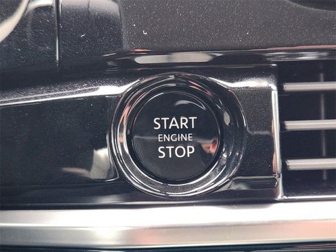 New 2025 Nissan Pathfinder SV image 15