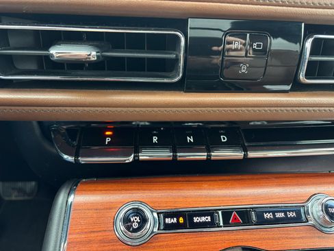 Used 2020 Lincoln Aviator Reserve w/ Equipment Group 202A image 25