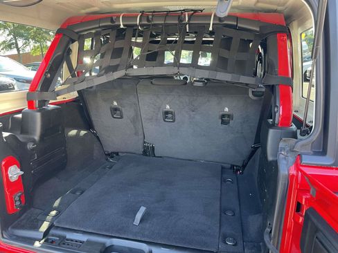 Used 2020 Jeep Wrangler Unlimited Sahara AWD/4WD image 29