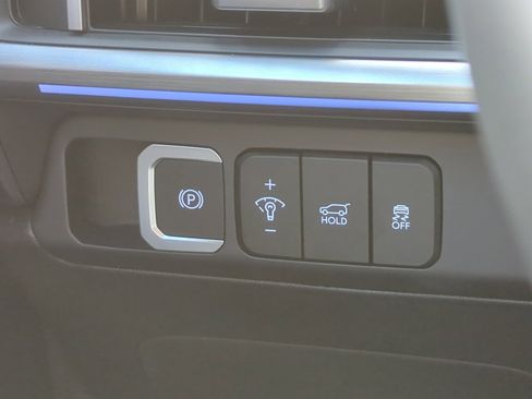 Used 2025 Hyundai Santa Fe Limited image 30