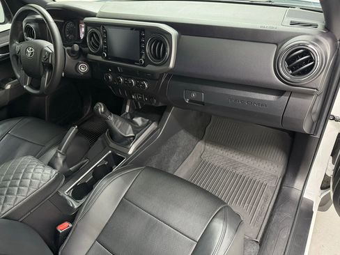 Used 2022 Toyota Tacoma TRD Off-Road image 8