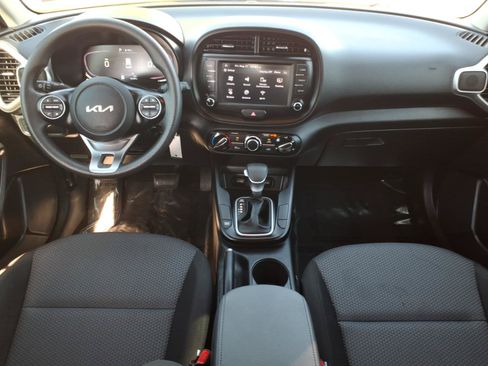 Used 2023 Kia Soul LX w/ LX Technology Package FWD image 15