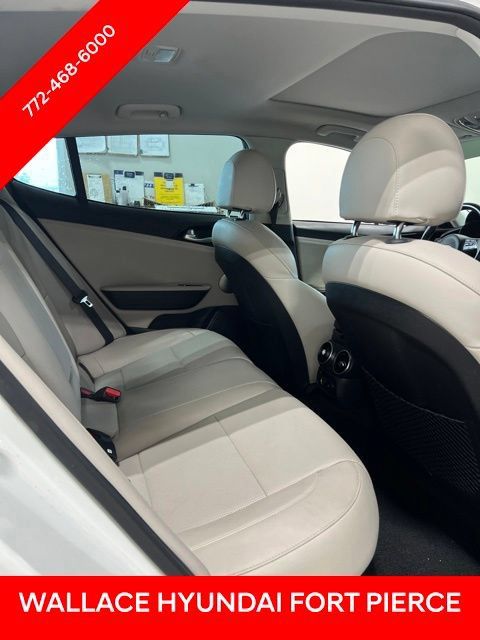 Used 2018 Kia Stinger Premium RWD image 4