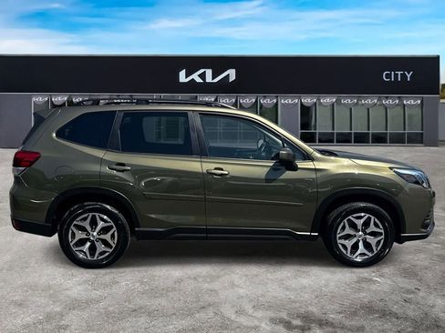 Used 2023 Subaru Forester Premium AWD/4WD image 8