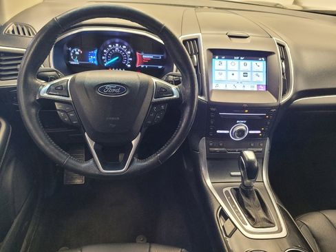 Used 2018 Ford Edge Titanium w/ Equipment Group 301A image 22