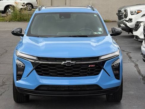 Used 2024 Chevrolet Trax RS w/ Sunroof Package FWD image 2