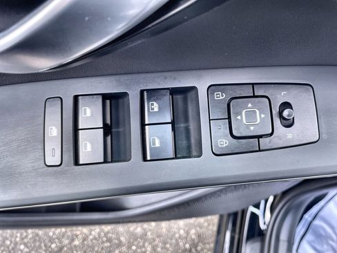 Certified 2023 Kia Niro Wind w/ Wind Preserve Package image 18