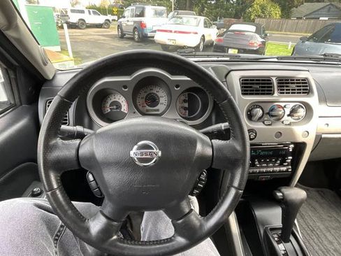 Used 2004 Nissan Frontier LE image 10