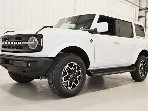 New 2025 Ford Bronco Outer Banks image 4