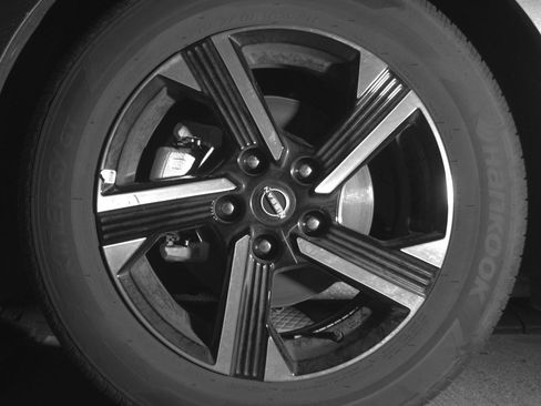 Used 2025 Nissan Sentra SV FWD image 9
